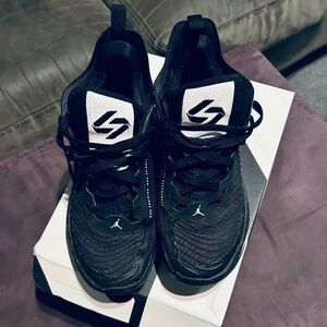 Jordan Luka 2 Nike - Black/White Basketball Shoes Size 11.5